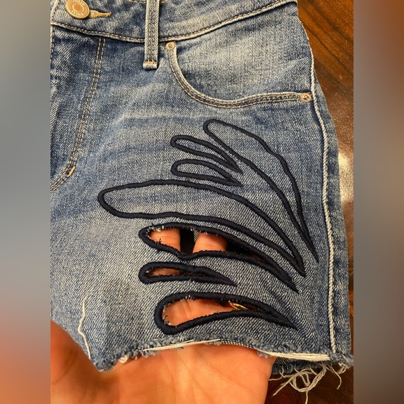 Guess Jean Shorts Embroidered Peek-a-boo Size 27 - Picture 6 of 11